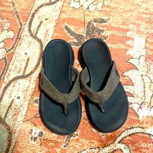 Skechers flip flops